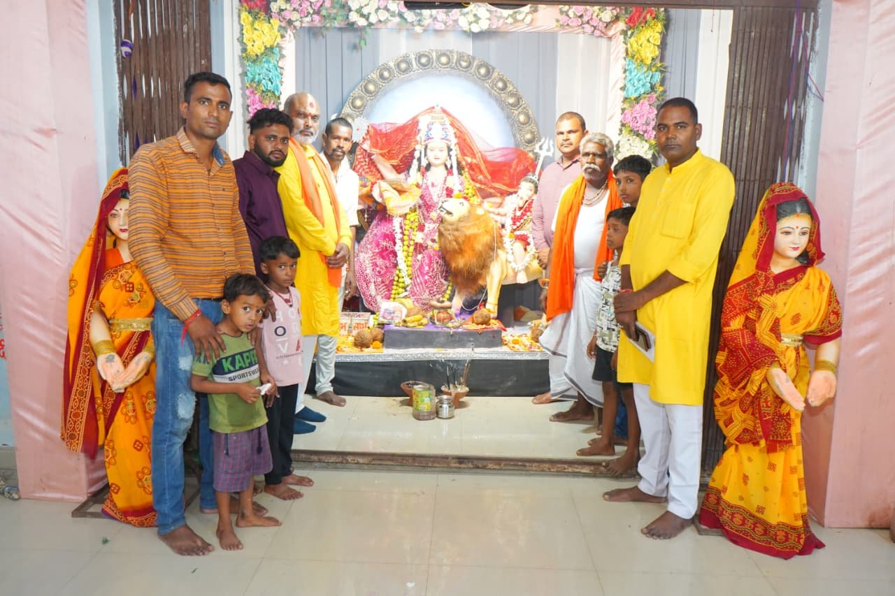 विधायक ललित चंद्राकर ने विभिन्न दुर्गा पंडालों में पहुँचकर की माता रानी की पूजा-अर्चना, महाष्टमी पर प्रदेशवासियों की सुख-समृद्धि की कामना की