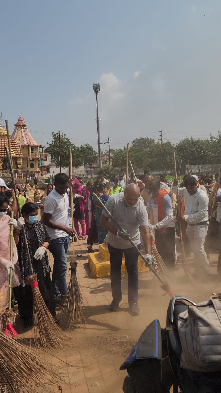 भाजपा कार्यकर्ताओं ने नेवई ने चलाया स्वच्छता अभियान
